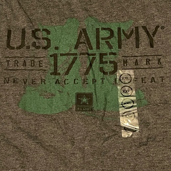 NWT Army T-shirt 🦾 2X - Picture 2 of 7